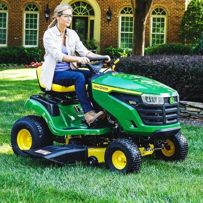 John Deere S100 42 - Inch 17.5 HP Gas Riding Lawn Tractor Hydrostatic Transmission - Decindoor